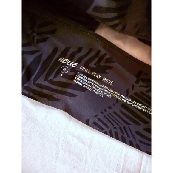 Aerie chill play move gray/black print long line sports bra size medium - Picture 4 of 5